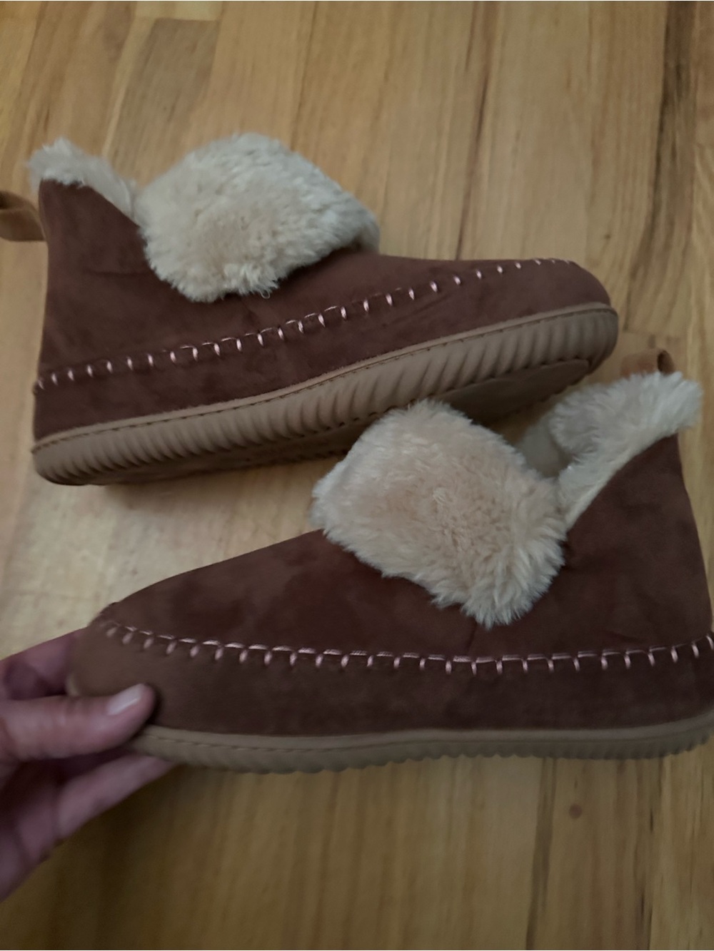 NWT Women’s Dearfoam Slippers in Potting Soil Color !!